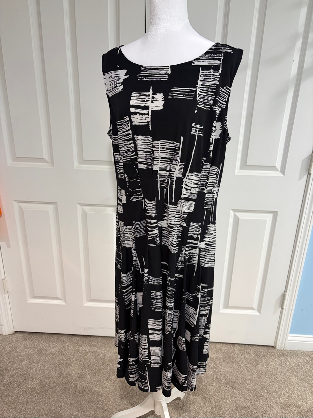 Taylor Black & White Sleeveless Maxi Dress